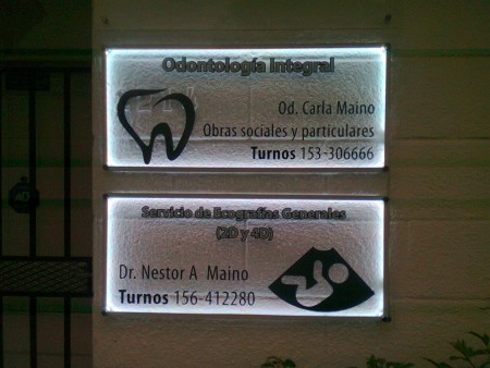 CARTELERIA CON ILUMINACION LED.